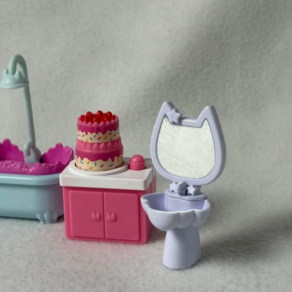 Gabby's Dollhouse Furniture Accessory Lot Bed Couch Tub Vanity Bathroom Cake
